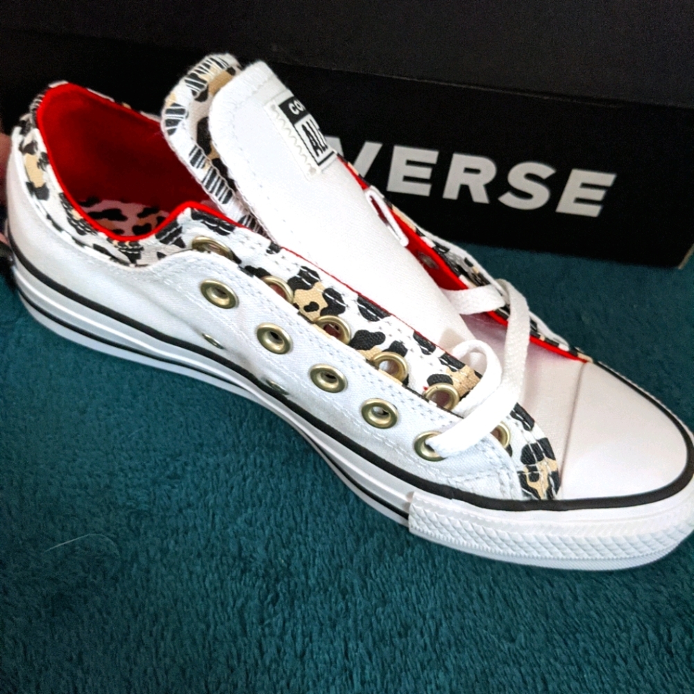 New in box leopard converse